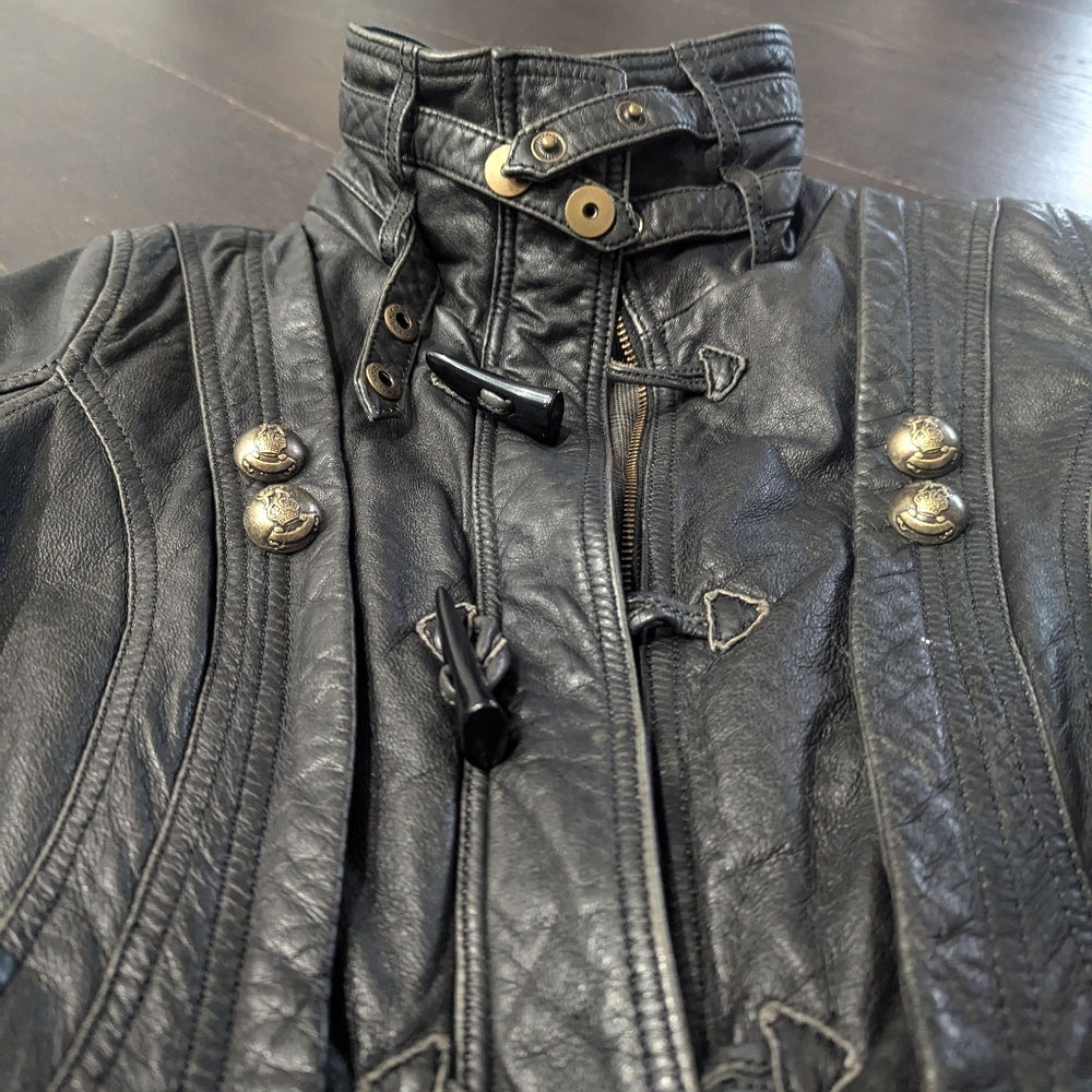 Danier genuine leather xs lined bomber jacket with detachable fur collar - Picture 7 of 9